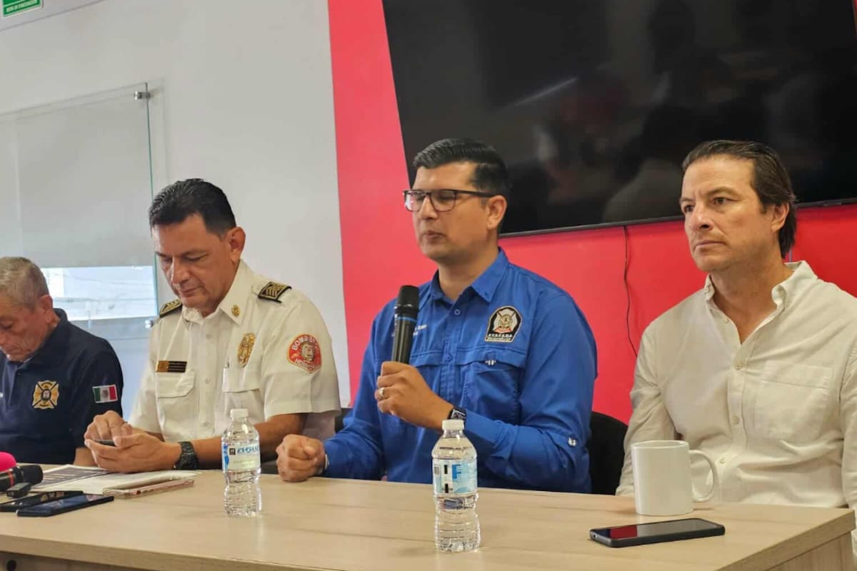 Arrancan festejos por el 79 aniversario de Bomberos de Hermosillo
