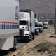 Bloqueo del CNTE y vecinos de Maclovio Rojas paraliza carretera Tijuana-Tecate y provoca caos vial