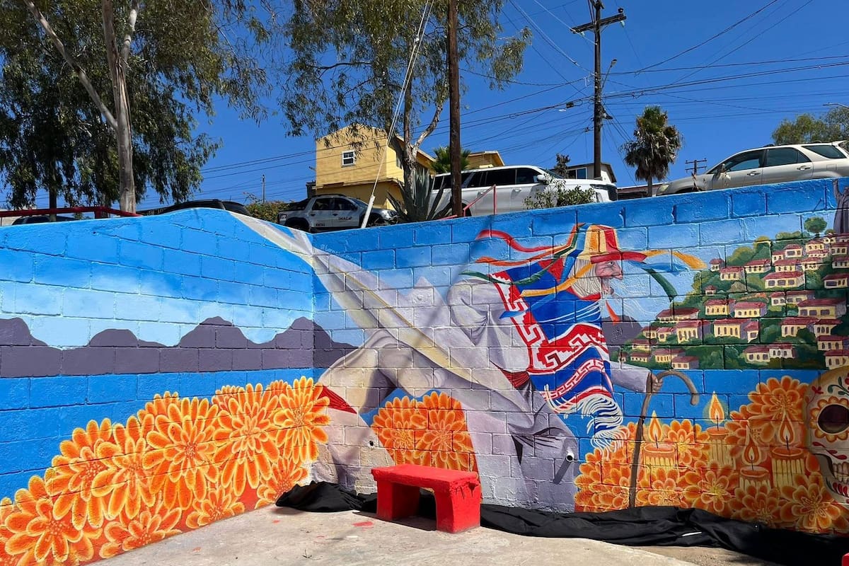 Plasman herencia purépecha en mural comunitario en Rosarito