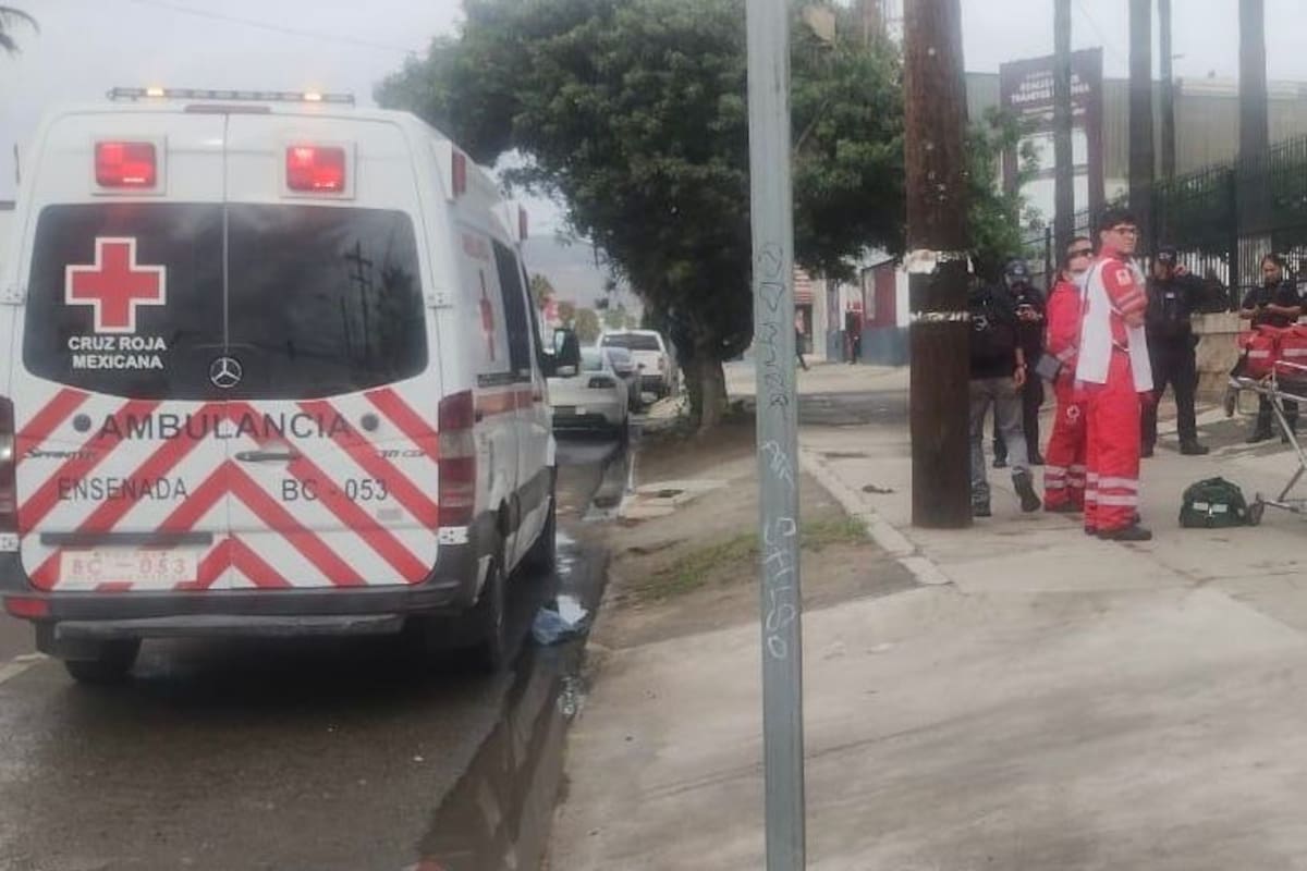 Hombre sufre descarga eléctrica en Ensenada