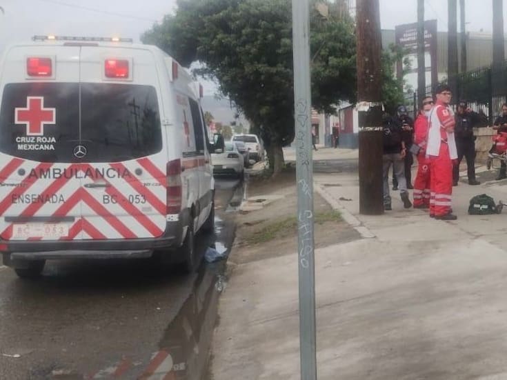Hombre sufre descarga eléctrica en Ensenada