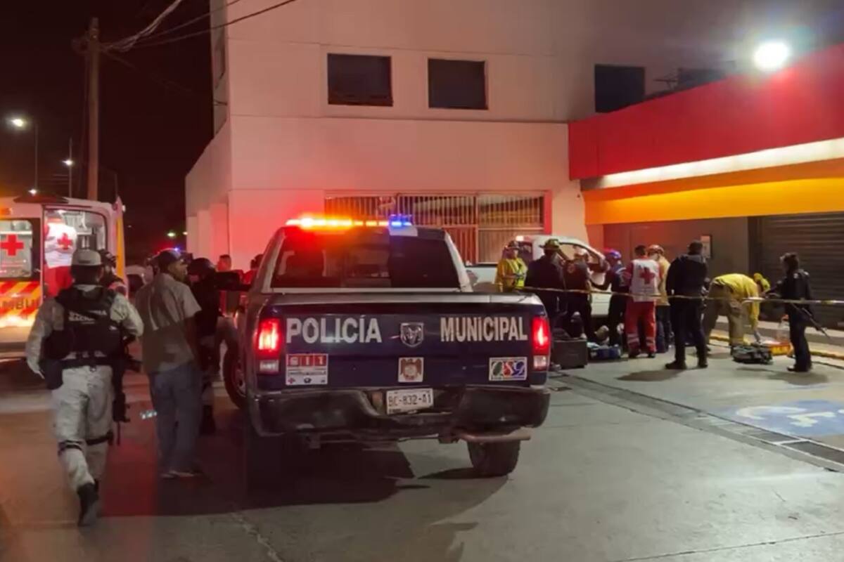 Lesionan a pareja a tiros afuera de un Oxxo