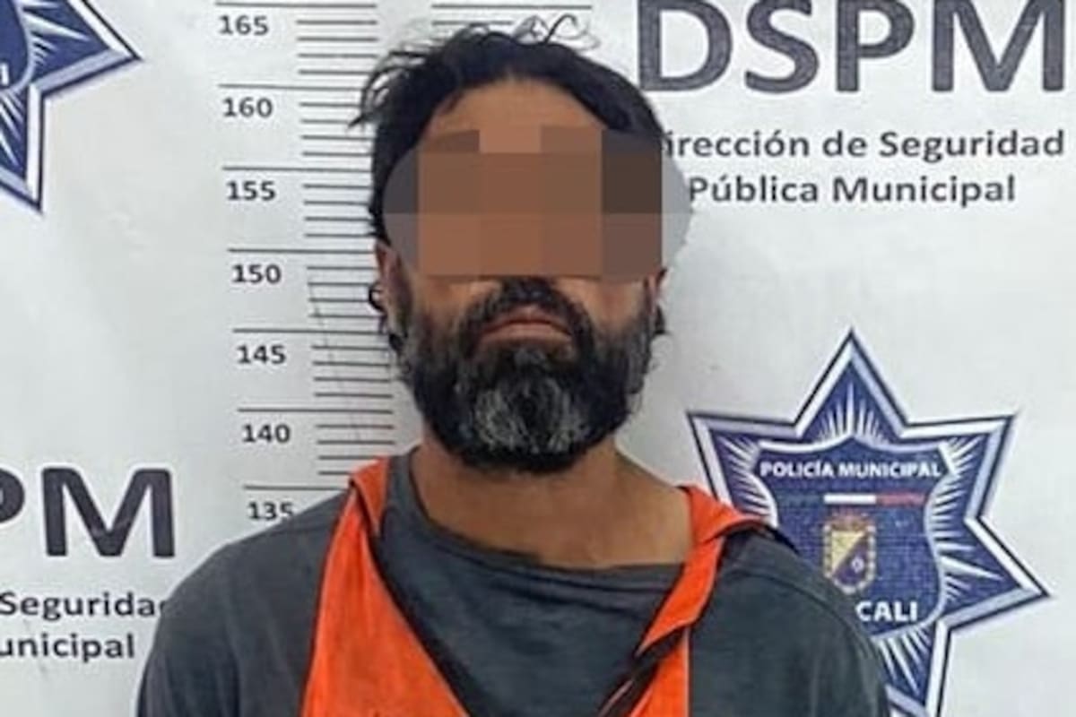 Espiaba una casa; contaba con orden de aprehensión por violencia familiar