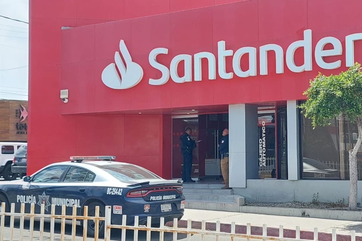 Lesionan a hombre al interior de banco