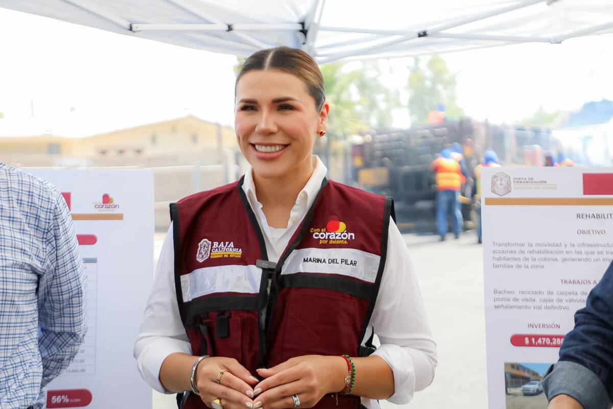 La gobernadora Marina del Pilar Ávila Olmeda, supervisó los trabajos de pavimentación que se realizan en la colonia Alamitos.