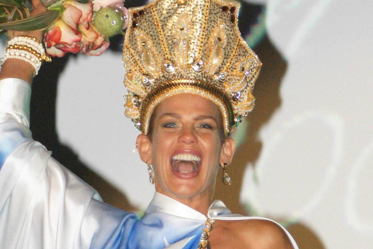 Niurka posó en topless en el Aeropuerto de la Ciudad de México