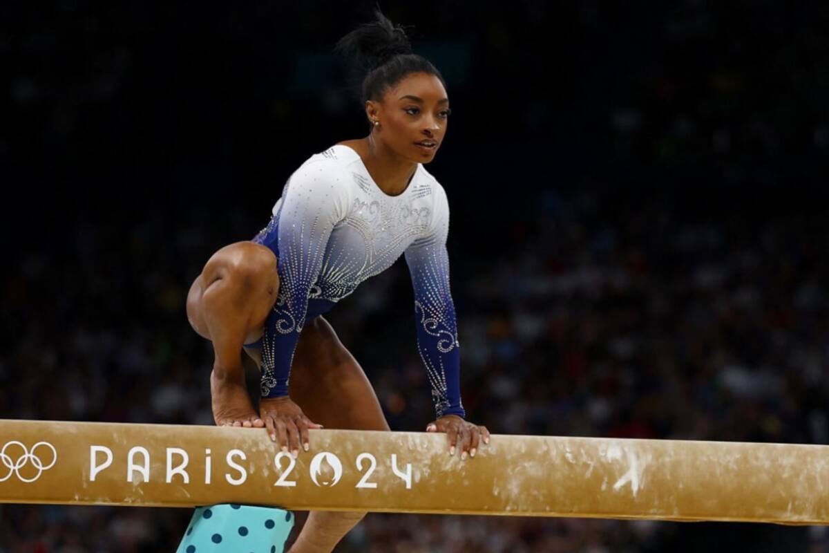 París 2024: Simone Biles cae en la barra de equilibrio y se queda sin medalla