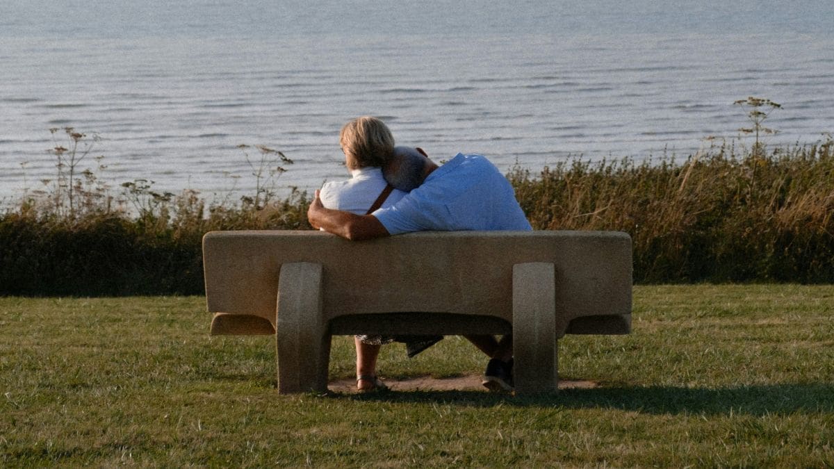 La teoría de “conocer a alguien dos veces”: la idea viral de redes que asegura que algunas personas están destinadas a reencontrarse