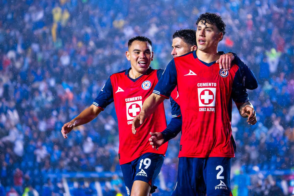Cruz Azul no desentona y hunde a un Santos en el sótano con un marcador de 2-0