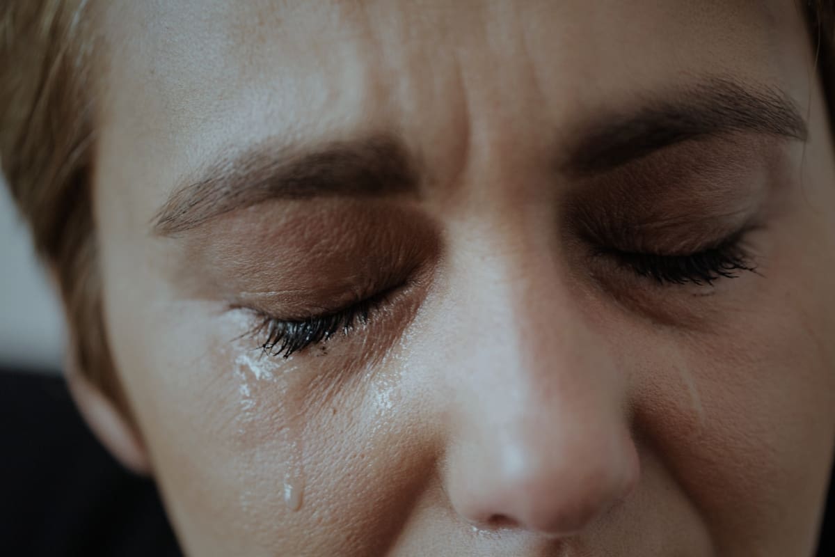 El psicoanálisis explica que la muerte de los padres desorganiza la estructura mental de los hijos a pesar de que se hayan anticipado a ella por el choque directo con la ausencia física y el esfuerzo de adaptarse a una nueva realidad