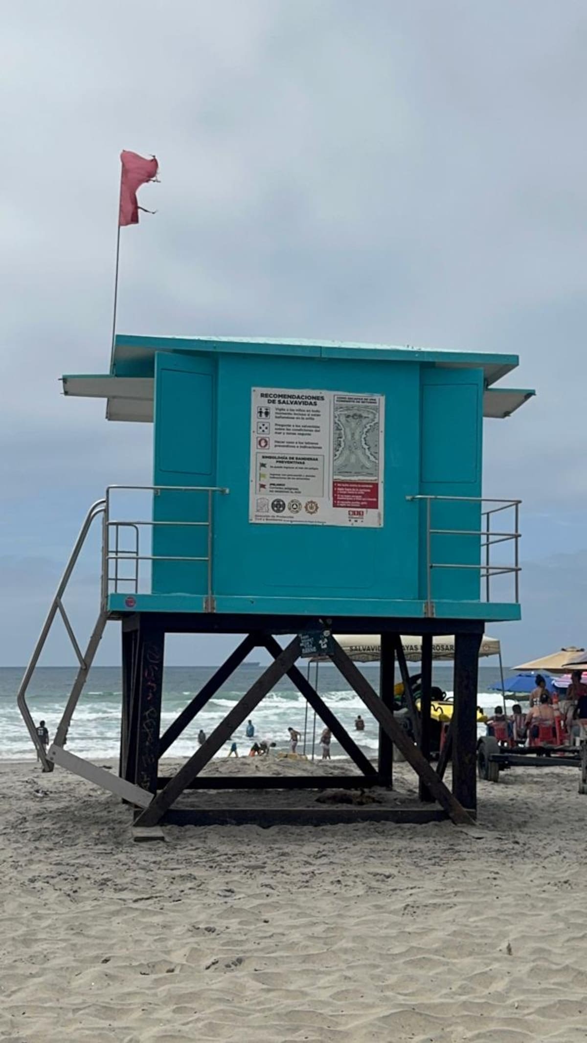 Autoridades reportaron un fin de semana sin incidentes graves en las playas de Rosarito, donde salvavidas realizaron hasta 300 acciones preventivas.
Fotos: Carmen Gutiérrez.