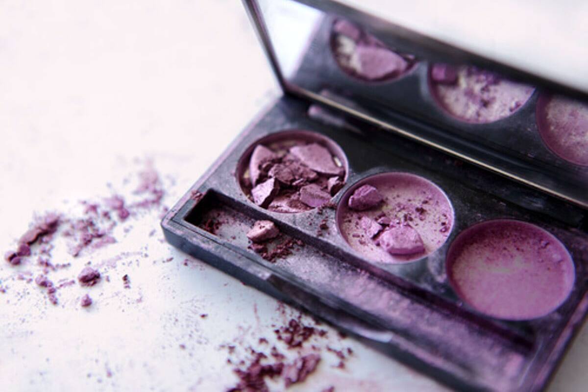 Sigue estos trucos para reparar el maquillaje roto