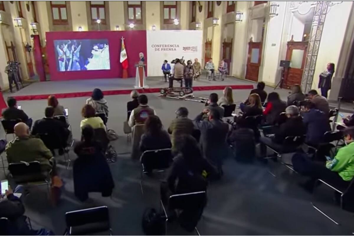 AMLO pone el ritmo con Margarita “la diosa de la cumbia” en la mañanera