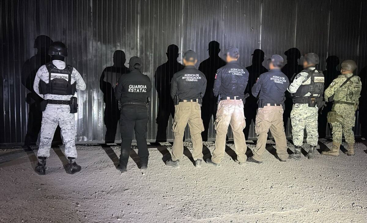 La Fiscalía General de la República decomisó 1.8 millones de litros de hidrocarburo en Reynosa, Tamaulipas, en un operativo conjunto con la SEDENA, Guardia Nacional y Pemex.