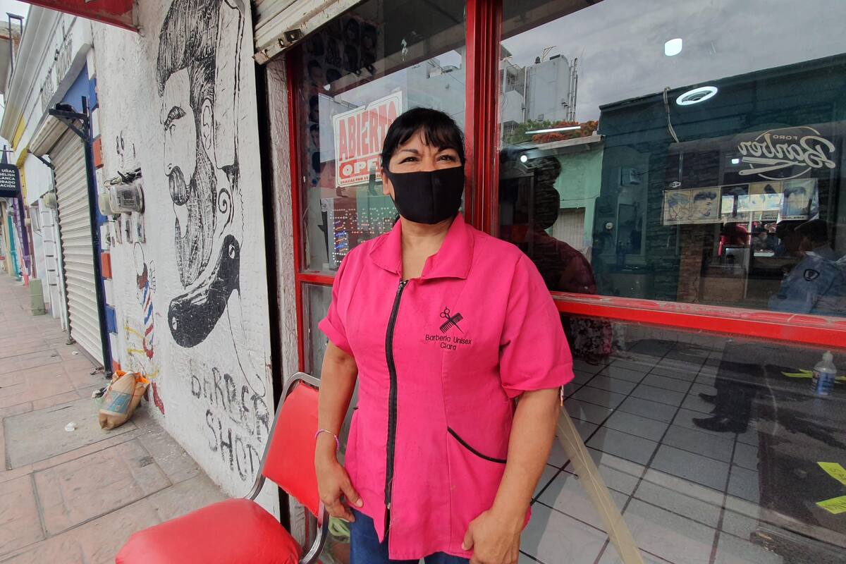 Estilistas regresan a sus labores