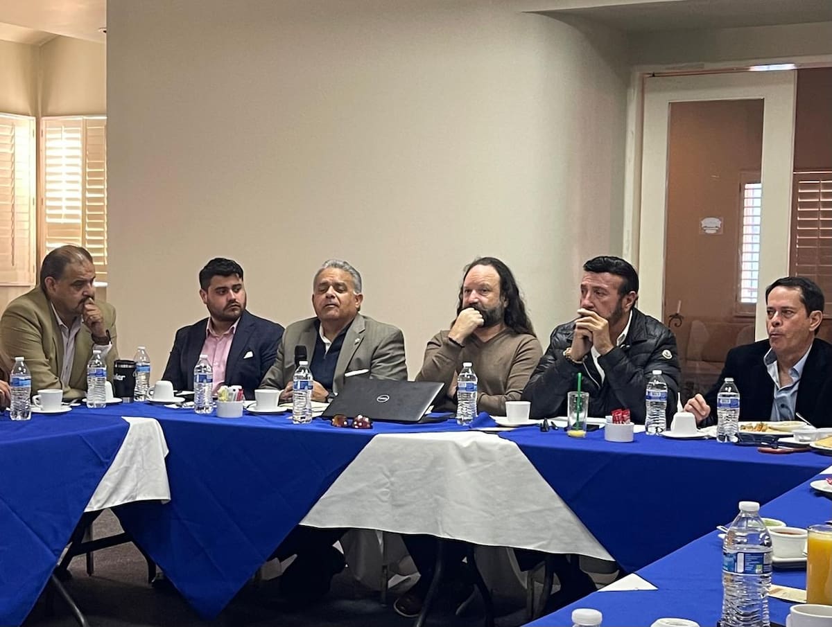 El crecimiento urbano y la falta de nuevas obras viales han provocado congestionamientos diarios en Rosarito, mientras proyectos de infraestructura que podrían mejorar la movilidad permanecen detenidos. Foto: Carmen Gutierrez