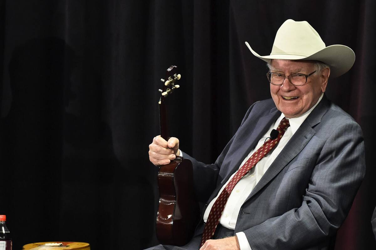 ¿Por qué Warren Buffett vendió casi la mitad de sus acciones de Apple?