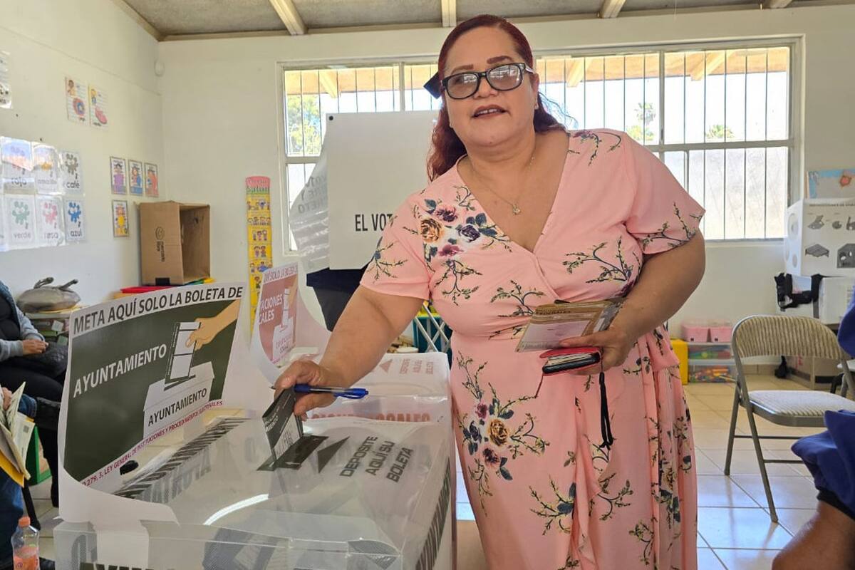 Vota Hilda Leyva Orduño, candidata no registrada en San Quintín