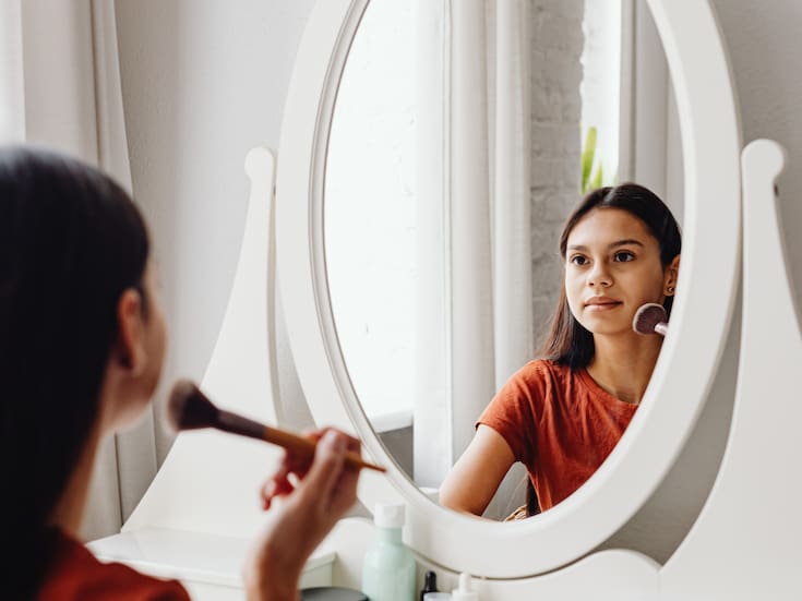 Decirse cosas positivas sí ayuda: así funcionan las autoafirmaciones según la psicología