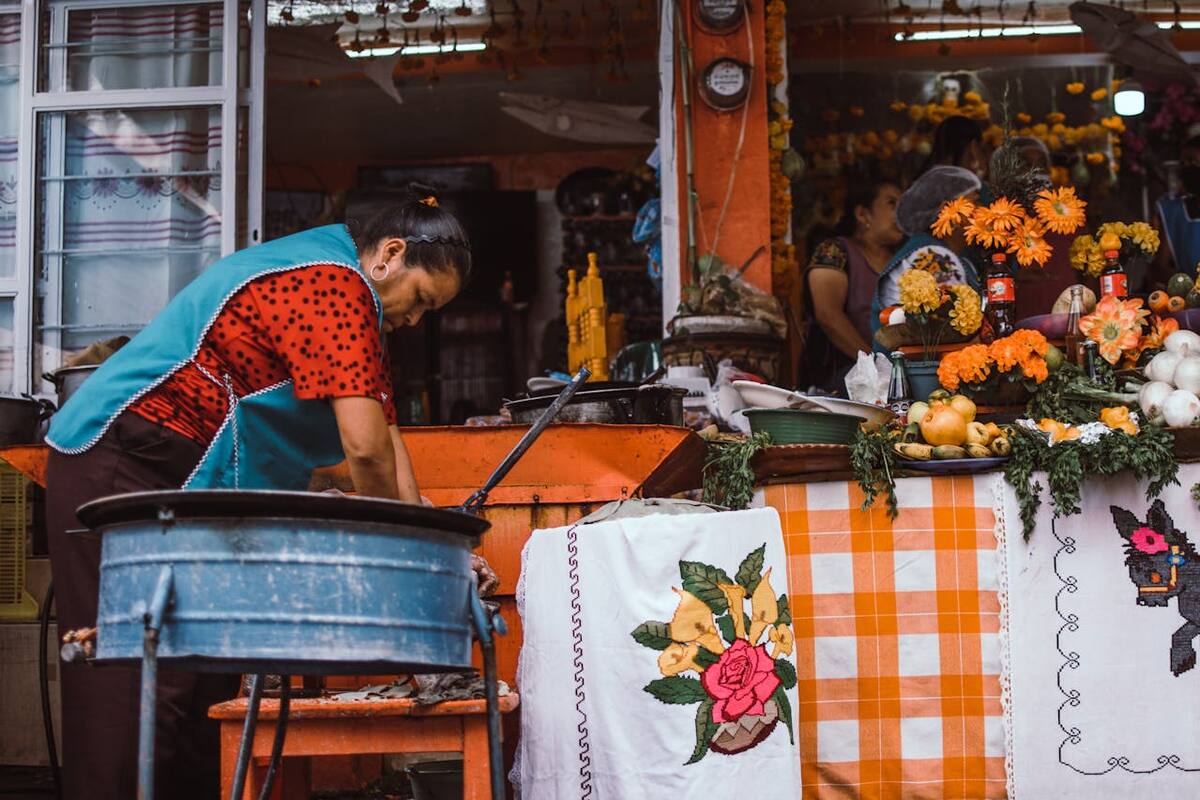 Inflación rompe racha de descensos y llega al 4.69% anual en primera quincena de octubre, según Inegi