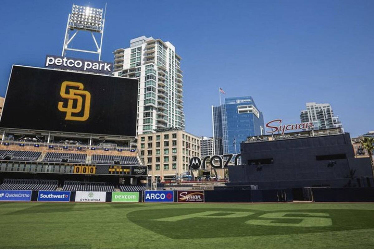 Menores de 14 años podrán jugar beisbol en el Petco Park