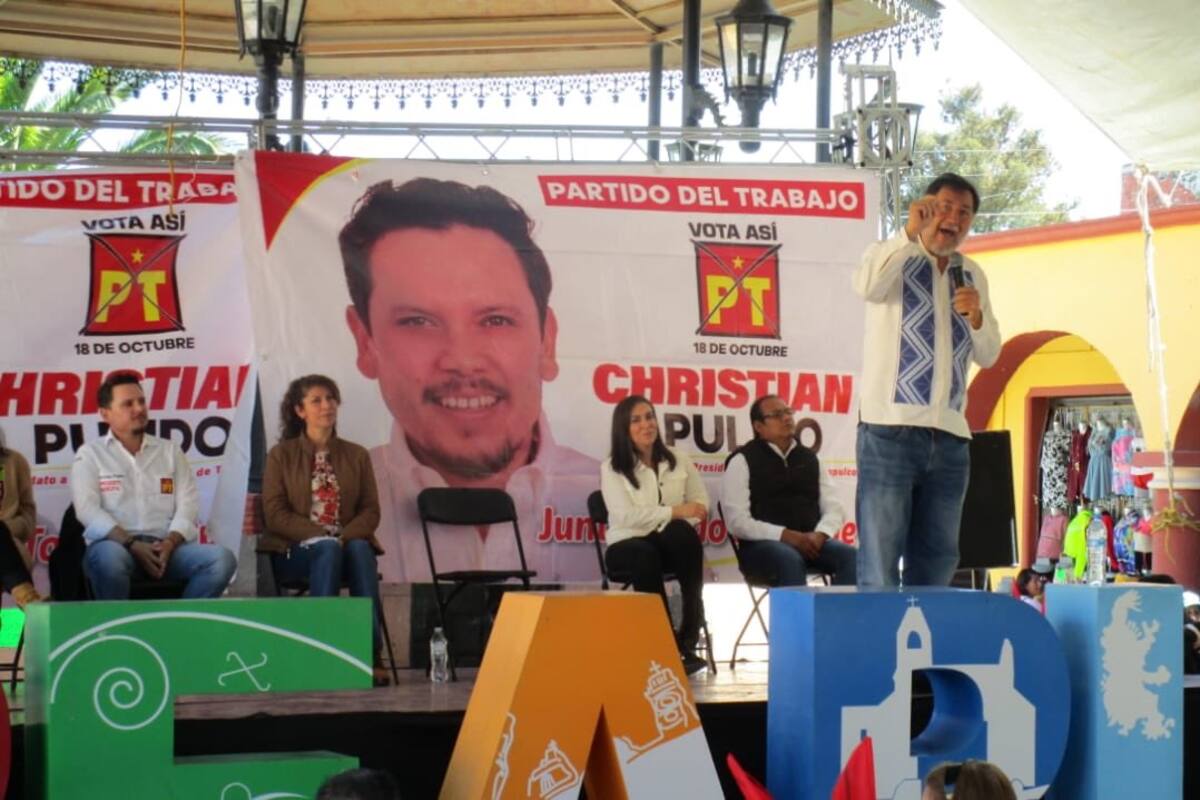¡Otra vez! Lanzan huevos a Fernández Noroña en Hidalgo