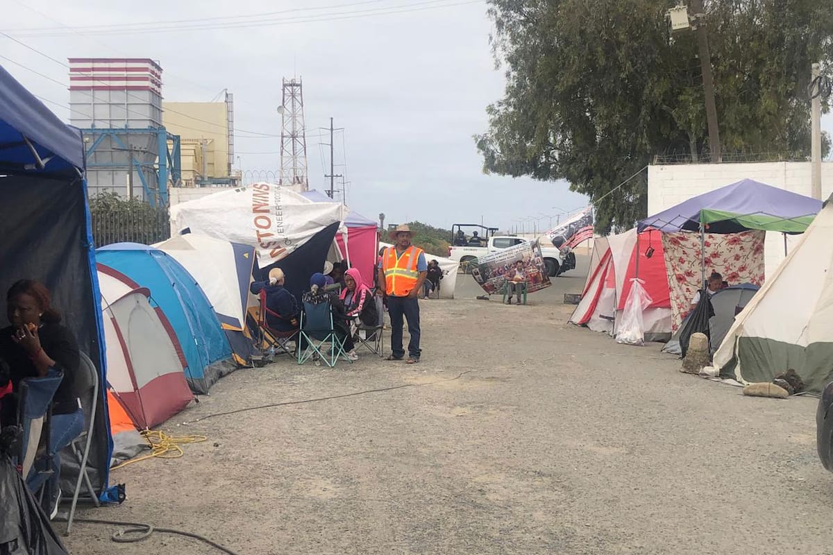 Podrían retirar bloqueo en Pemex Rosarito si logran acuerdo este viernes