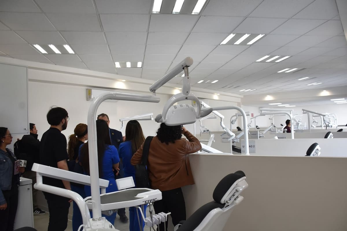 Apertura de la Licenciatura
en Odontología de la Universidad Xochicalco.