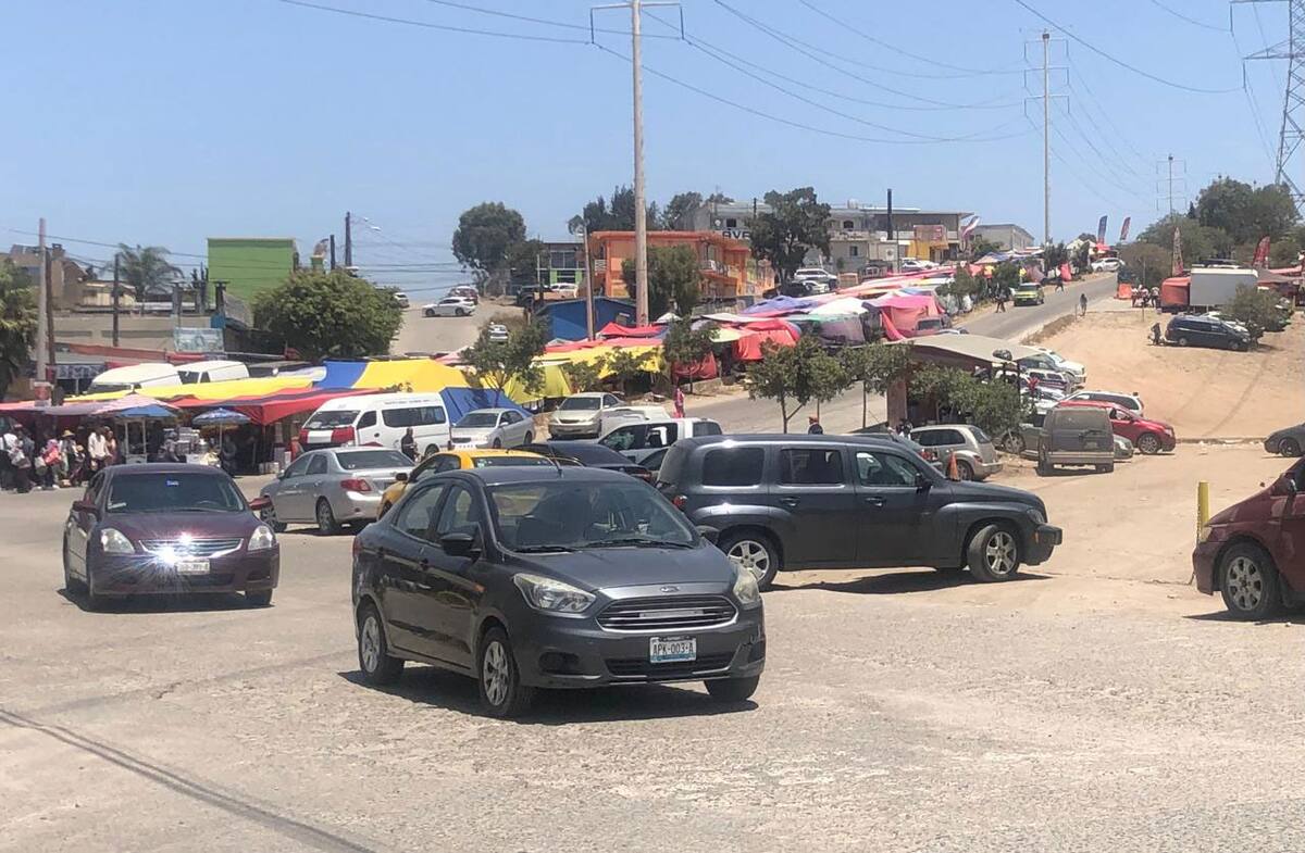 El mercado sobrerruedas de la colonia Plan Libertador se coloca los días martes.