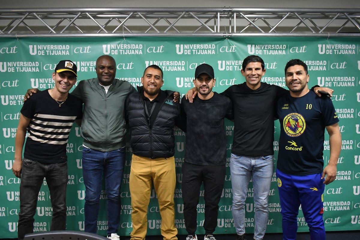 Leyendas del fútbol mexicano conviven con la comunidad universitaria. Foto: Cortesía