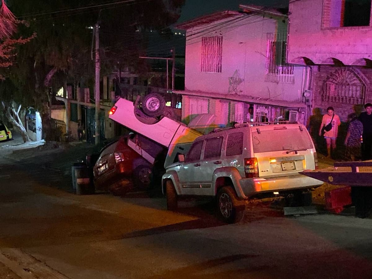 La unidad impactó contra varios vehículos estacionados. Foto: Border Zoom