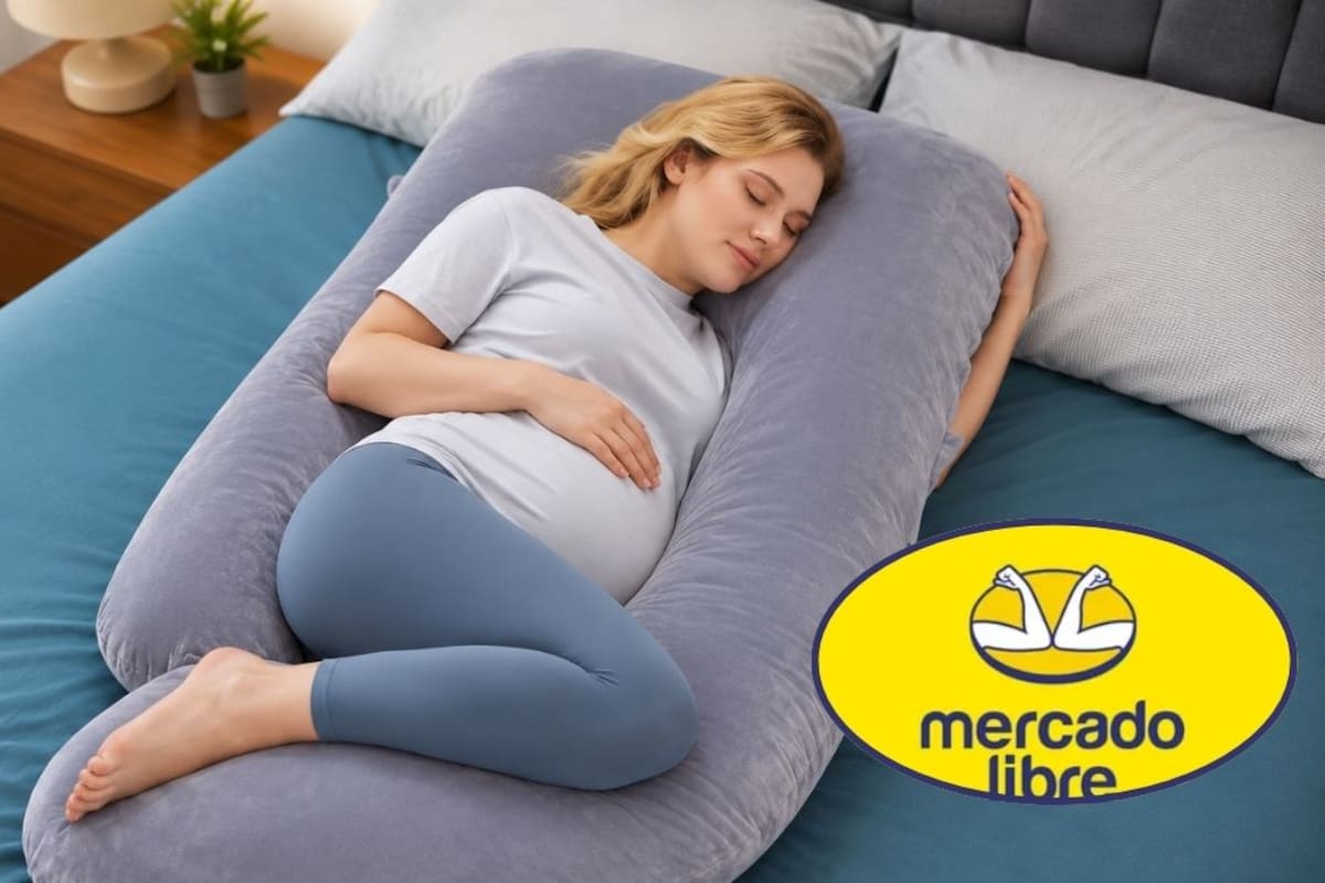 La almohada ergonómica de embarazo Momcozy en U con materiales hipoalergénicos se comercializa por 1,118 pesos con pagos a meses