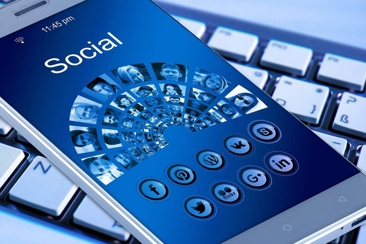 Hace "amigo" por Facebook en cuarentena y la salvan de ser plagiada al conocerlo