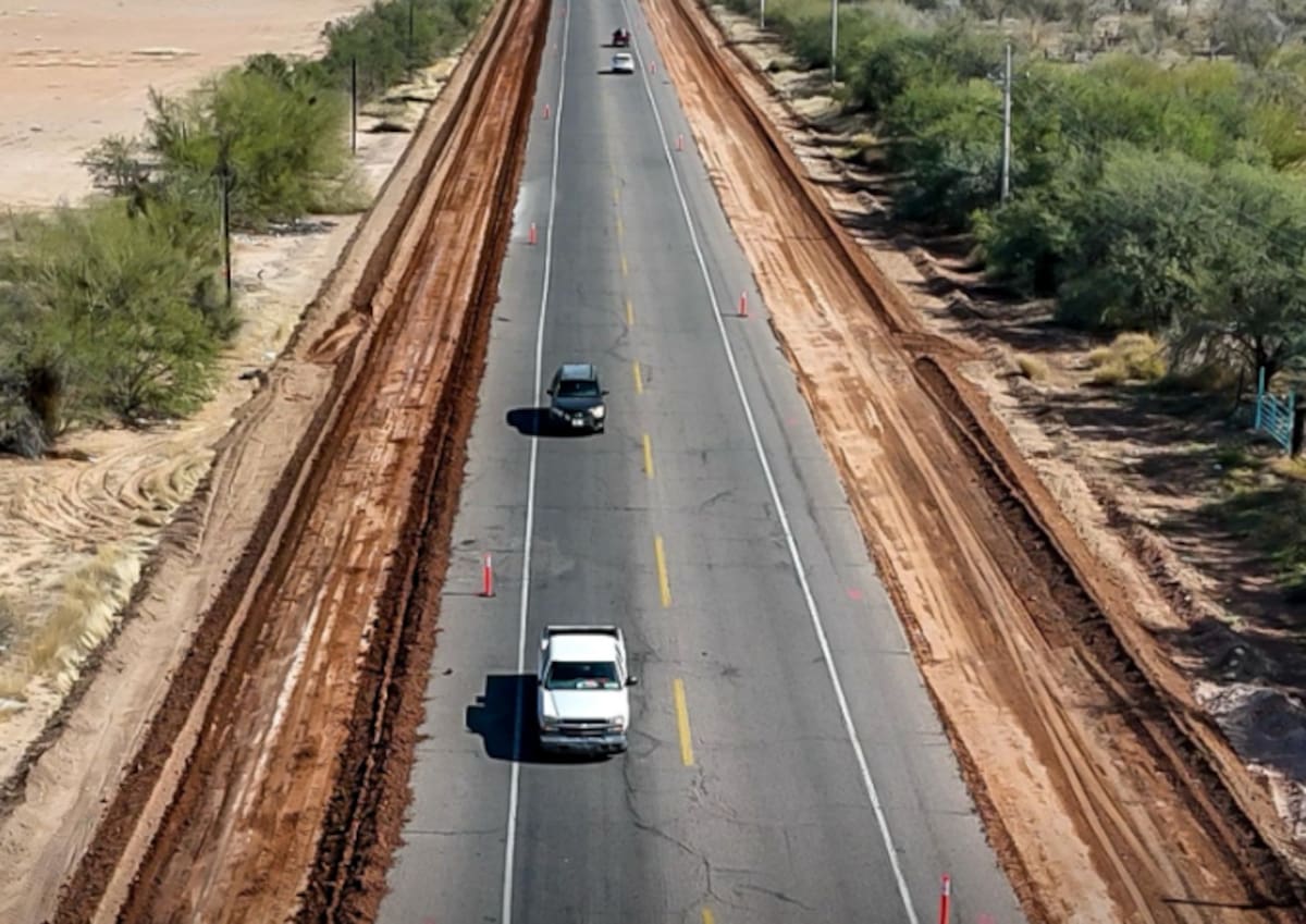 La modernización de la carretera Hermosillo-Bahía de Kino registra un avance del 20%, de acuerdo con autoridades estatales. FOTO: ESPECIAL