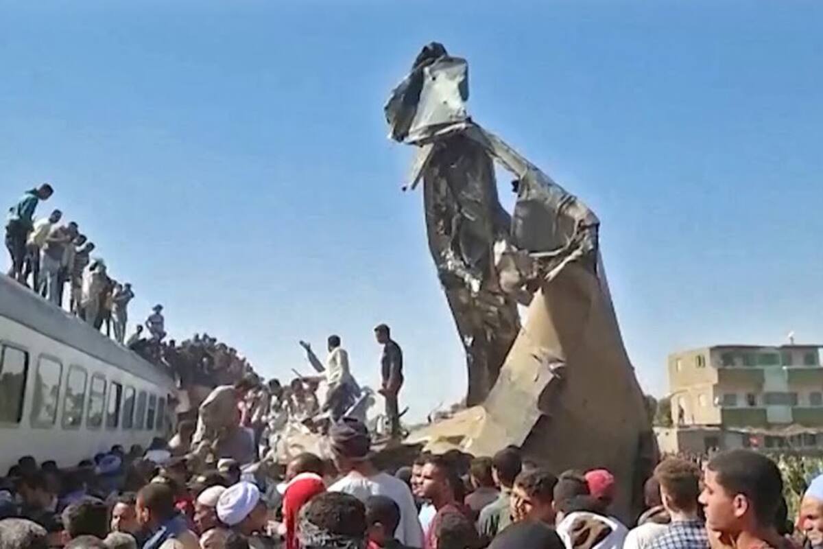 Mueren 32 personas en choque de trenes en El Cairo