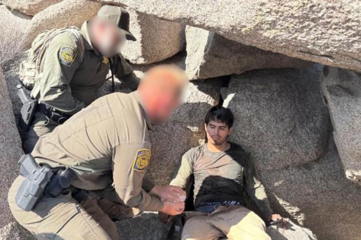Un mexicano de 25 años quedó deshidratado en el desierto de California tras cruzar la frontera, logró hacer una llamada de auxilio y equipos de rescate lo localizaron con vida antes de que el calor pusiera en riesgo su vida
