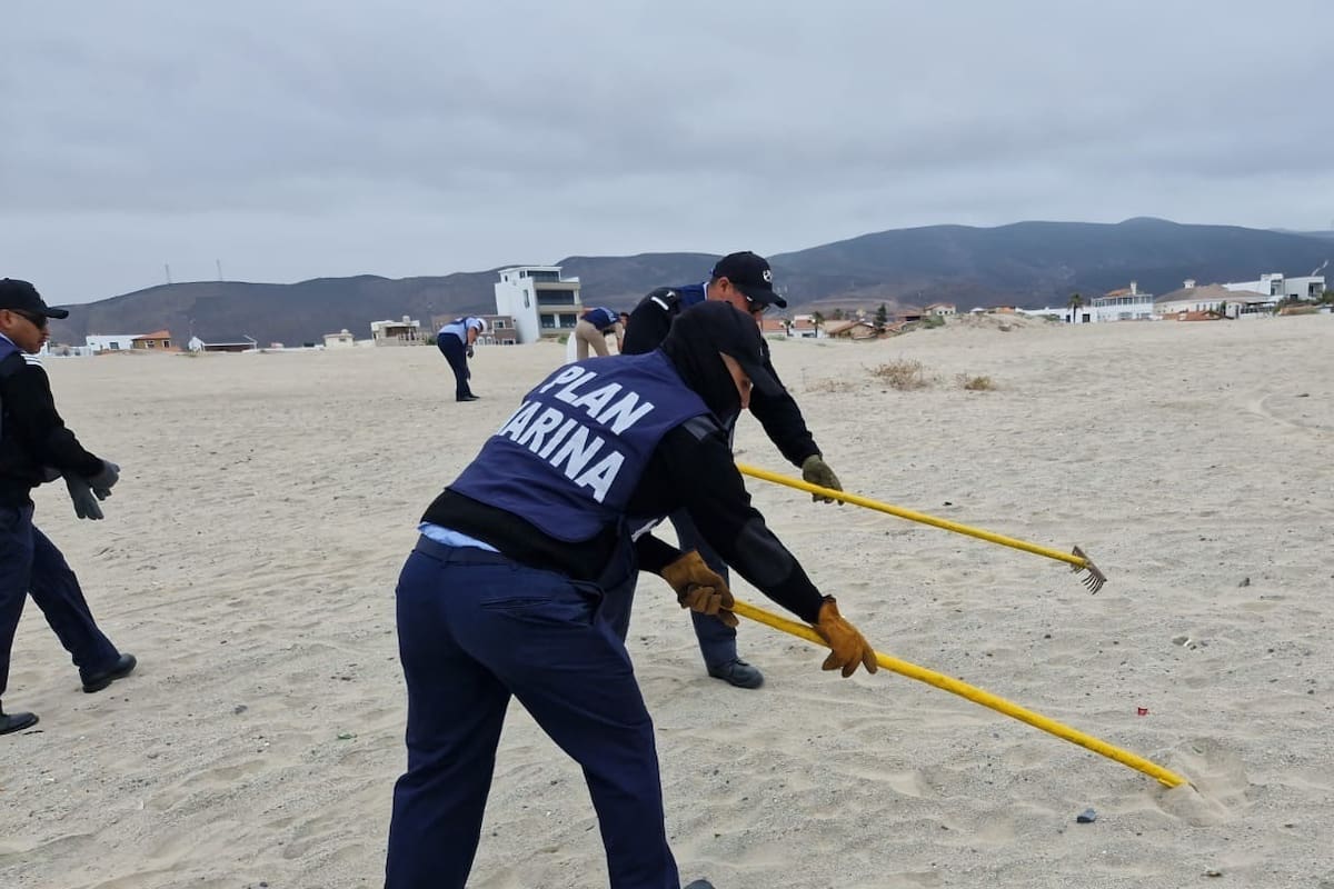 Personal naval retira más de 67 kilos de basura en Playa Hermosa