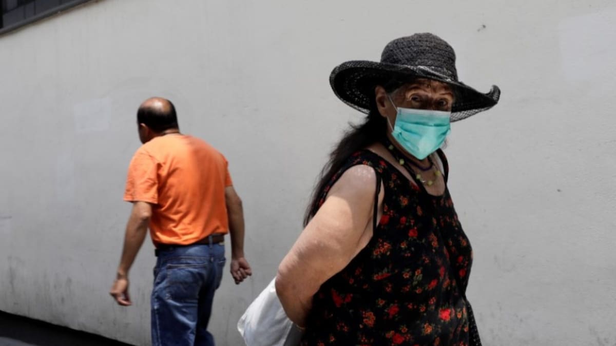 El proyecto busca reducir movilidad y exposición a contaminación mediante trabajo a distancia y horarios escalonados. /Reuters