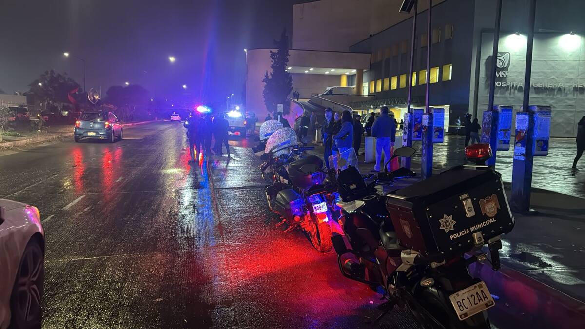La SSPCM, Bomberos, Policía Municipal y personal del IMSS atendieron una emergencia por un paciente con indicios de contaminación en la clínica No. 1. Foto: Cortesía