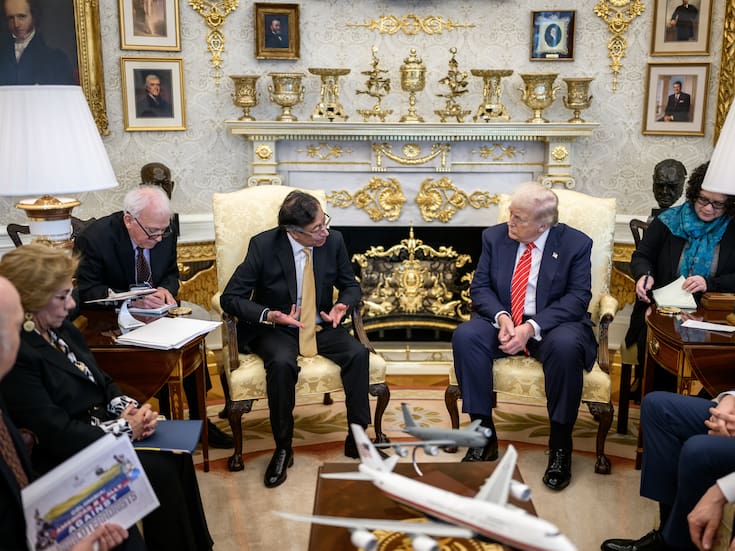 Trump y Petro se estrechan la mano a su llegada a la Casa Blanca: Esto se sabe de la polémica reunión luego de que ambos mandatarios se enfrentaran por redes sociales durante meses a tal punto que Trump llamara a Petro “narcotraficante”