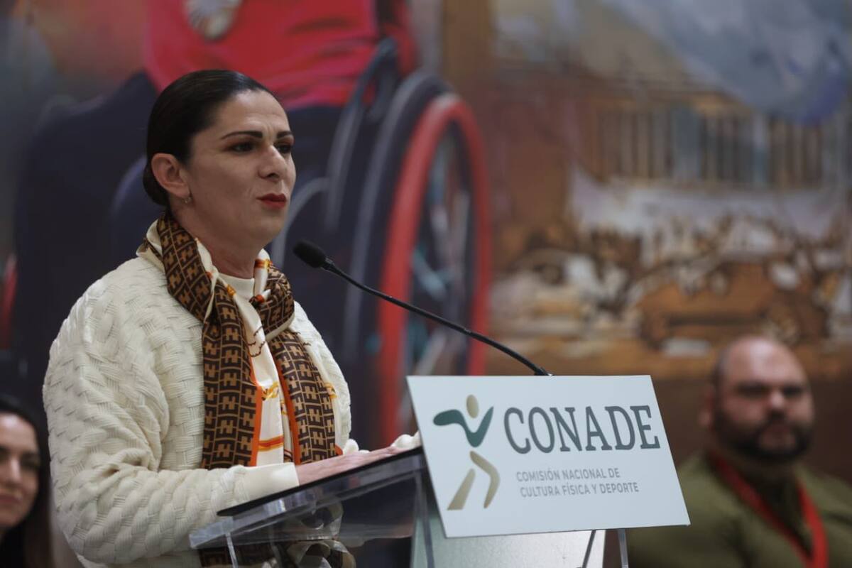 Ana Gabriela Guevara entrega apoyo financiero a atletas mexicanos tras desempeño en París 2024