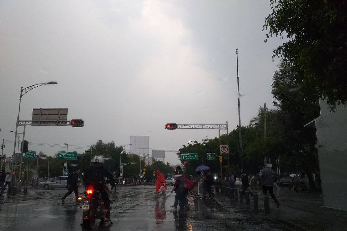 Llueve en varias alcaldías de la CDMX en plena contingencia