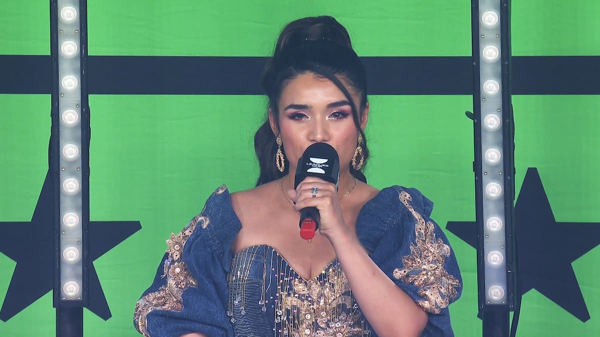 Gabriela Sapúlveda, cantante de raíces chilenas y mexicanas, interpretó el himno nacional mexicano previo a la final de la Leagues Cup 2026 en Houston. (Foto: Captura de pantalla)