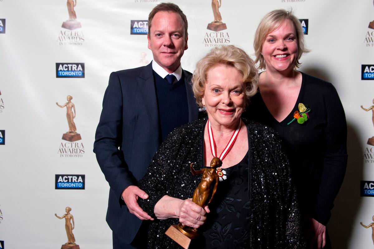 Fallece la actriz y activista Shirley Douglas, madre de Kiefer Sutherland