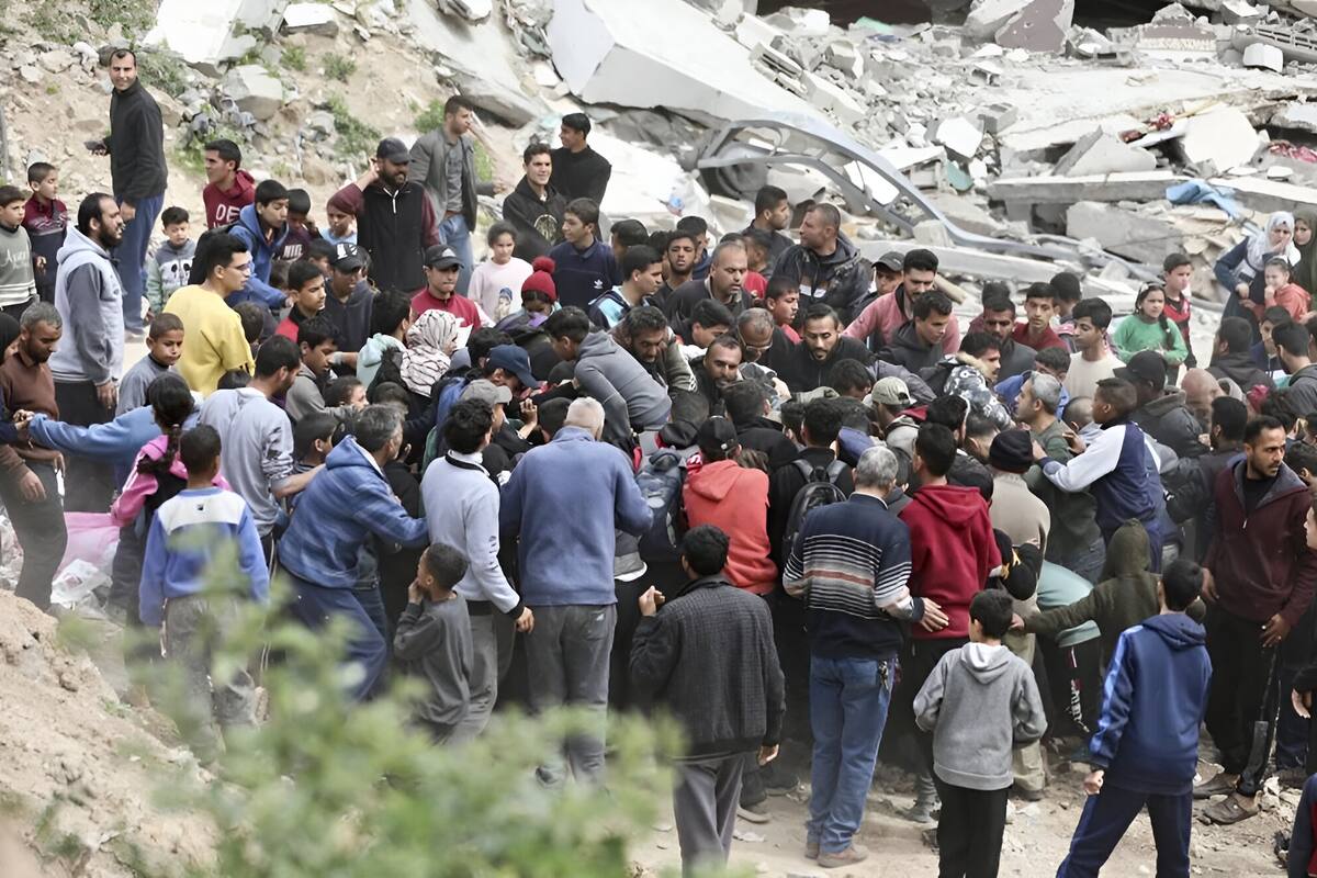 Gaza: Vuelven a matar a gente que esperaba un convoy humanitario tras ataque; reportan decenas de víctimas