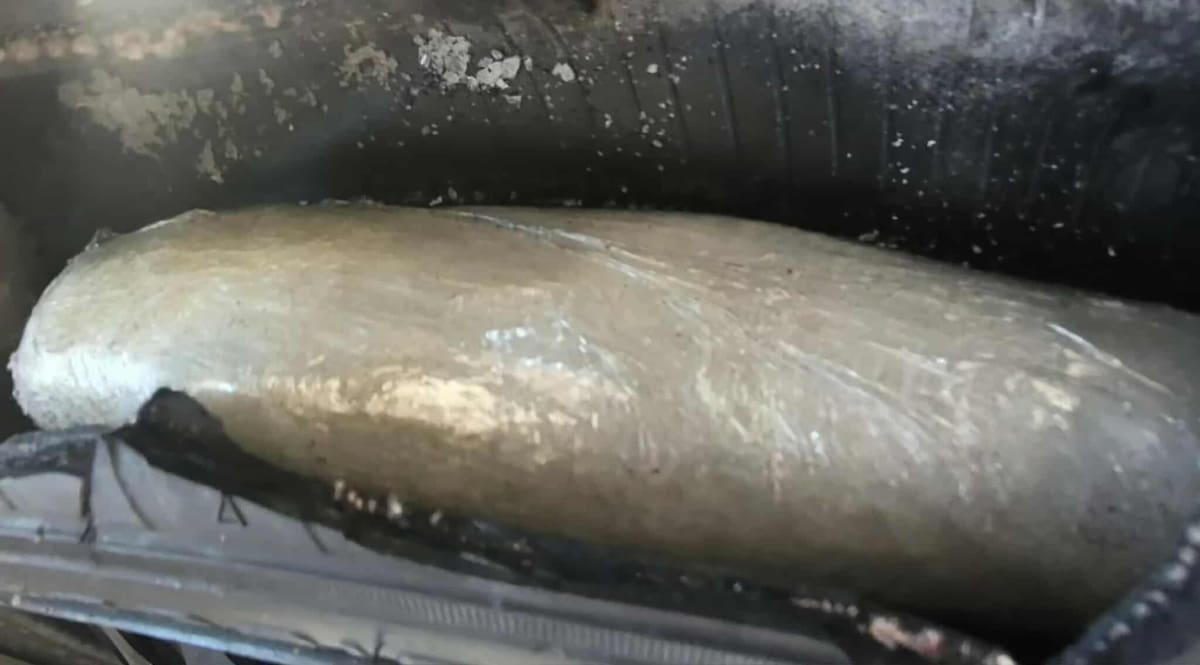 Oficiales de Aduanas y Protección Fronteriza de EU incautaron fentanilo, metanfetamina y pastillas de fentanilo en tres vehículos en las garitas de Nogales el 21 de agosto.