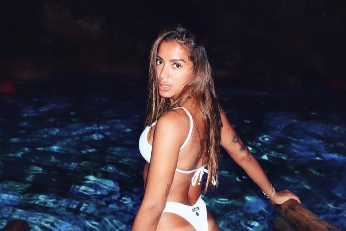 Anitta responde a polémico comentario de Arcángel sobre las mujeres que 'enseñan de más'