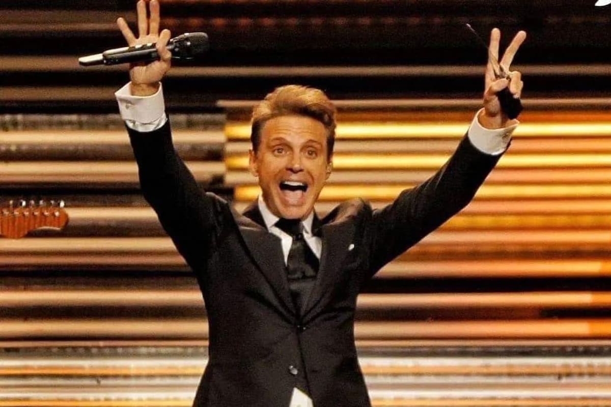 Luis Miguel celebra que Tour 2023/24 es el más taquillero del mundo