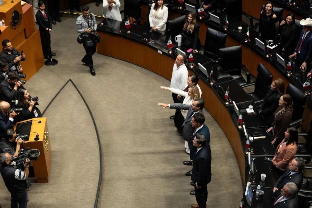 Senado toma protesta a 875 jueces y magistrados del nuevo Poder Judicial en México