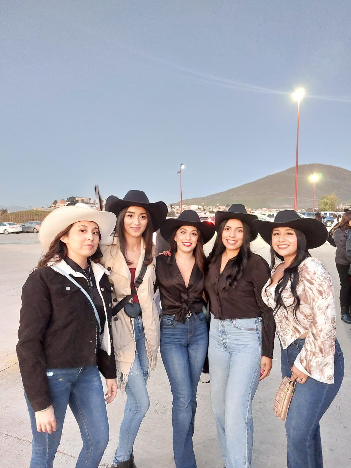 Algunos de los outfits de las tijuanenses para el concierto de Carin Leon